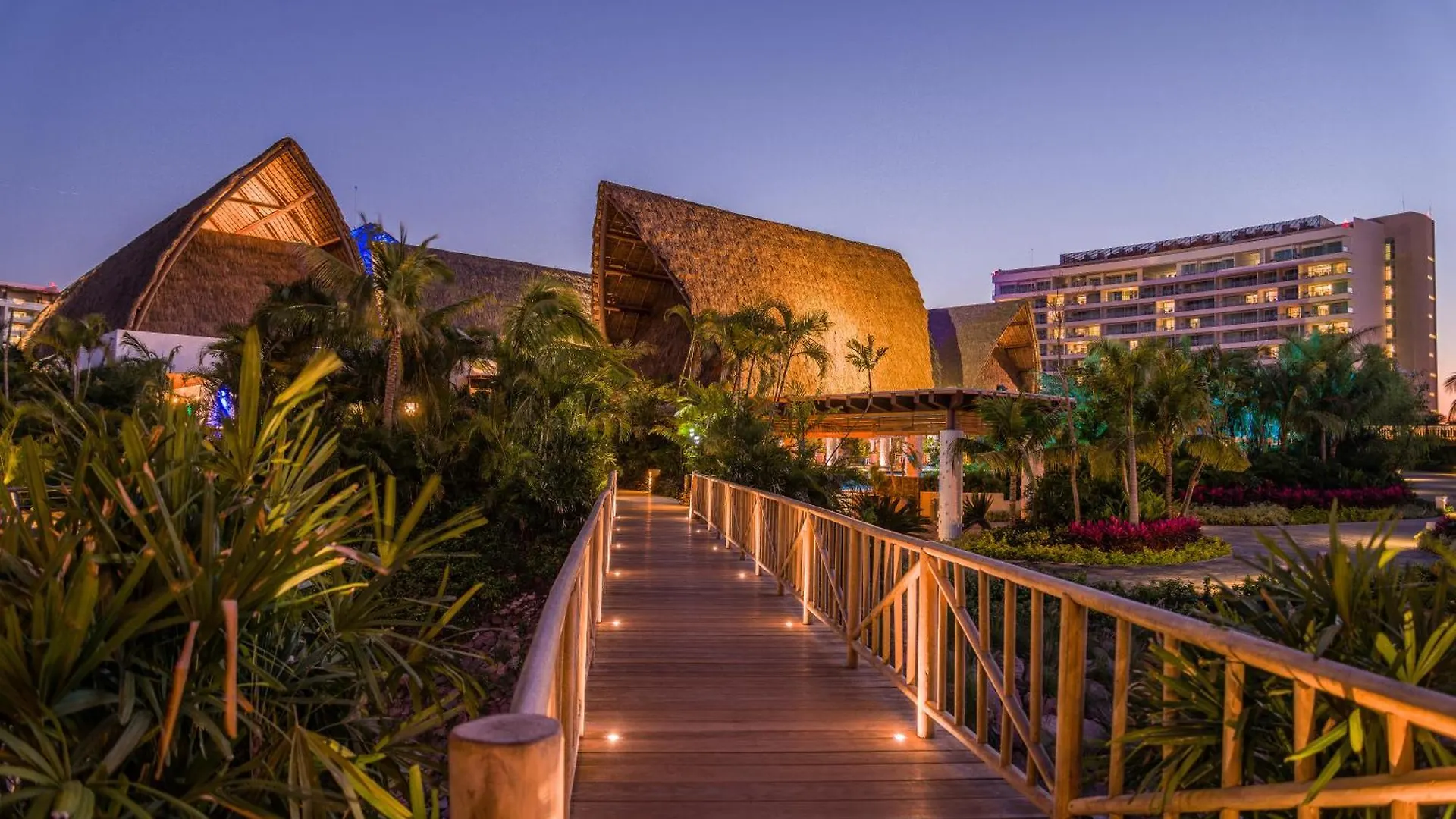 Bon Park Hotel At Vidantaworld Nuevo Vallarta